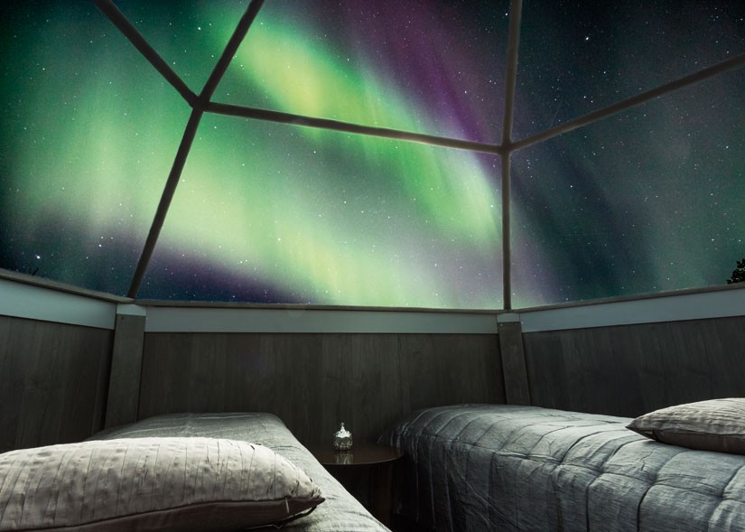 aurora-borealis-northern-lights-arctic-snow-hotel-rovaniemi-lapland-finland-825x589