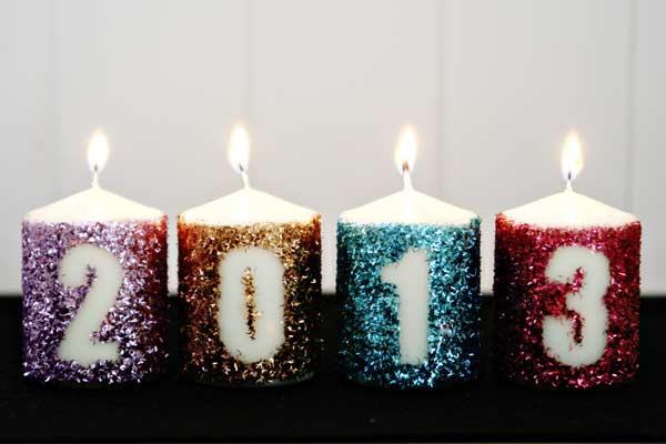 2012-12-10_coppola_new-years-eve-easy-decorations-glitter-new-years-candles-2