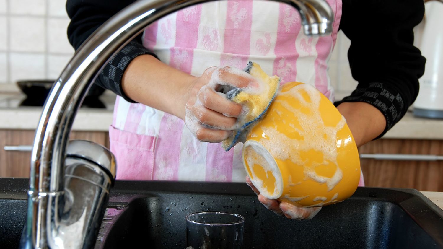 Peachy Clean Silicone Kitchen Dish Scrubber - Peach Scented Scrubbing  Sponge