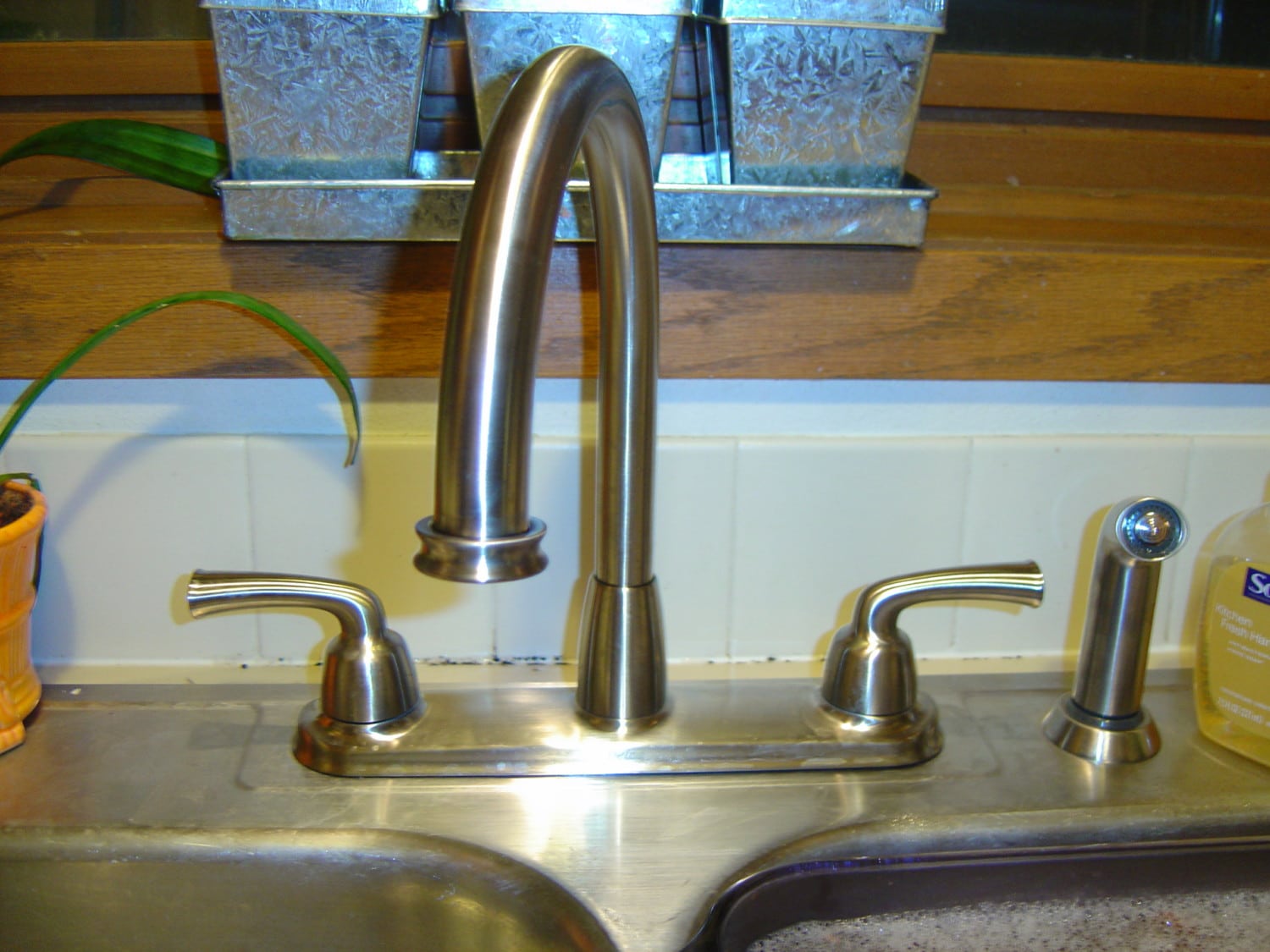 kitchen faucet photo