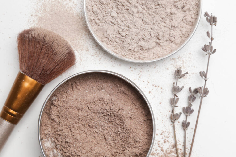 All-natural ingredients for dry shampoo with makeup brush