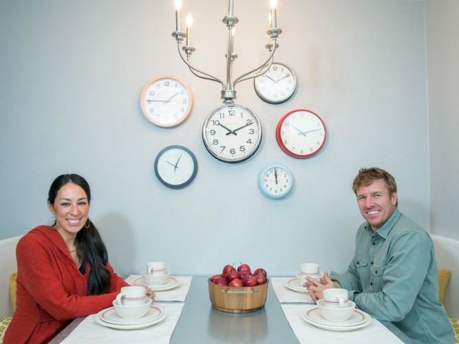 BP_HFXUP212H_hosts_Chip-and-Joanna-Gaines_504020-1066824.jpg.rend.hgtvcom.1280.960