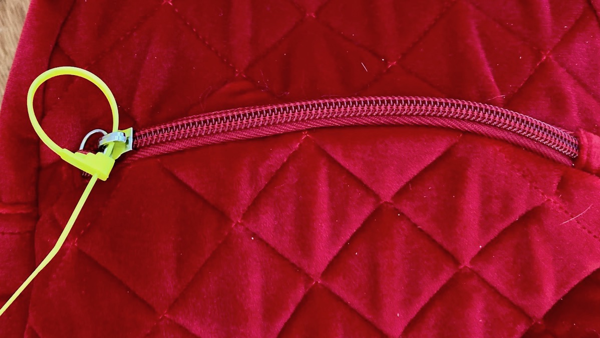zip tie is used as zipper pull