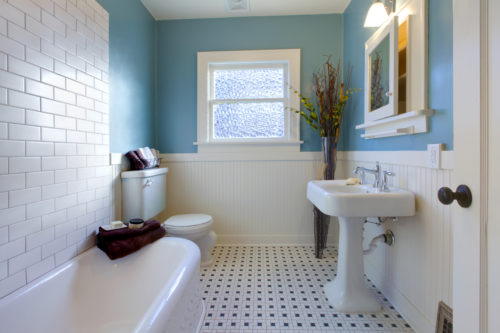 How To Keep Your Bathroom Sparkling Clean: 8 Easy Tips