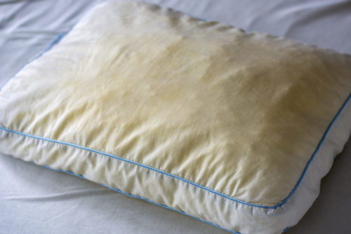 How To Clean And Whiten Yellowed Pillows