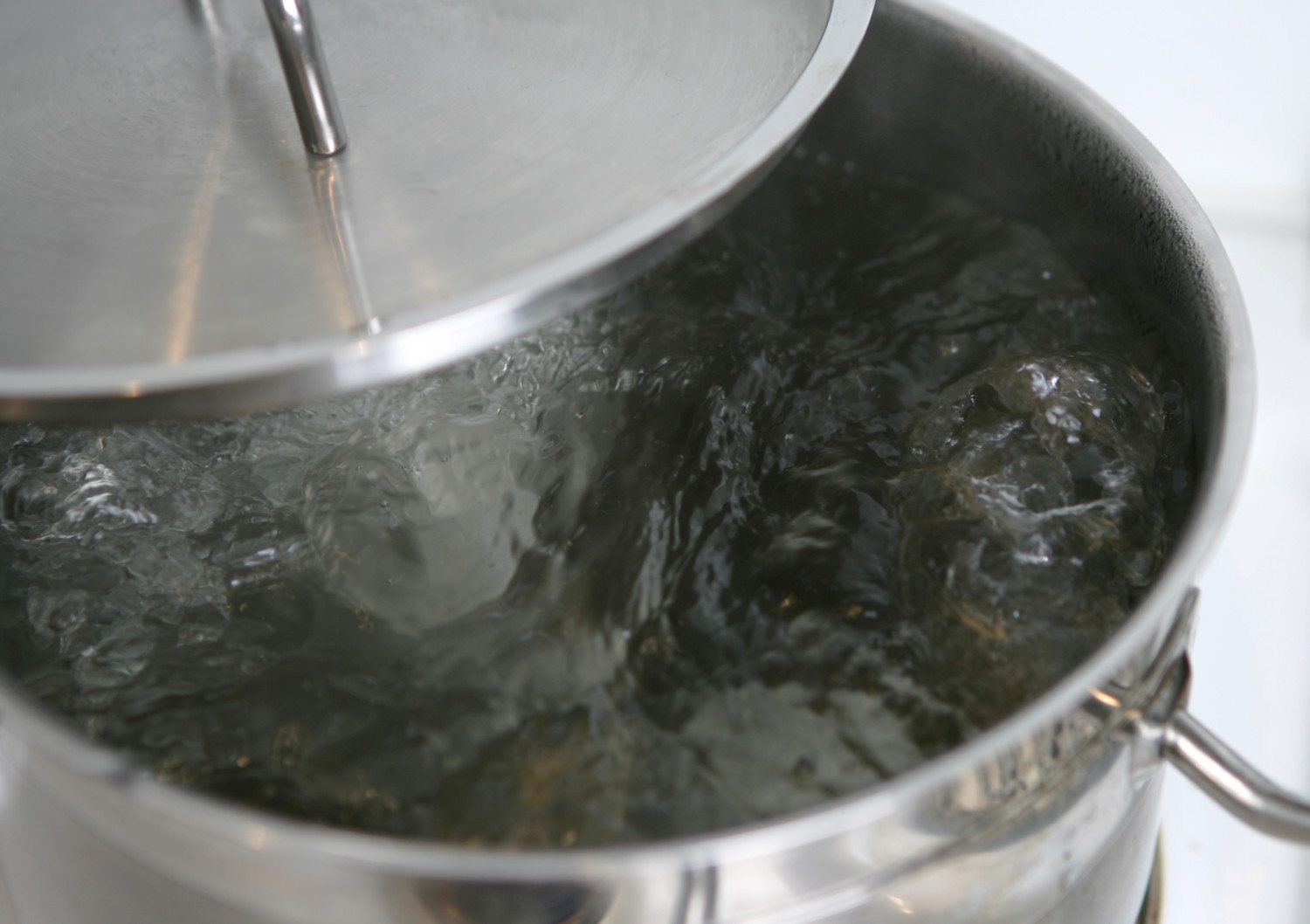 boiling water pot photo