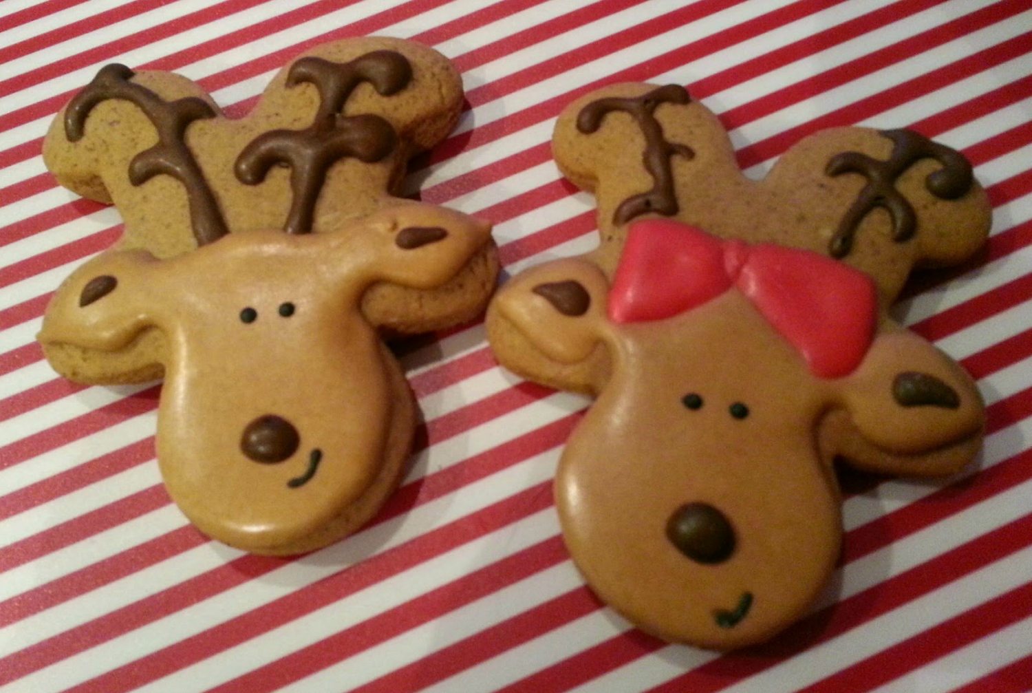 Gingerbread Men Cookie Cutters Also Make The Cutest Reindeer Cookies Simplemost