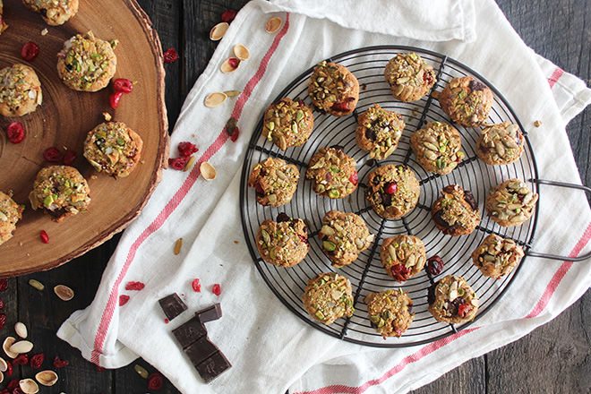 pistachio-crusted-chewy-chocolate-chip-cranberry-cookies8