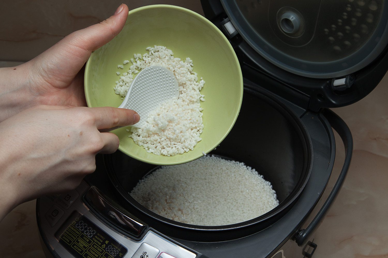 Why You Should Put A Whole Tomato In Your Rice Cooker
