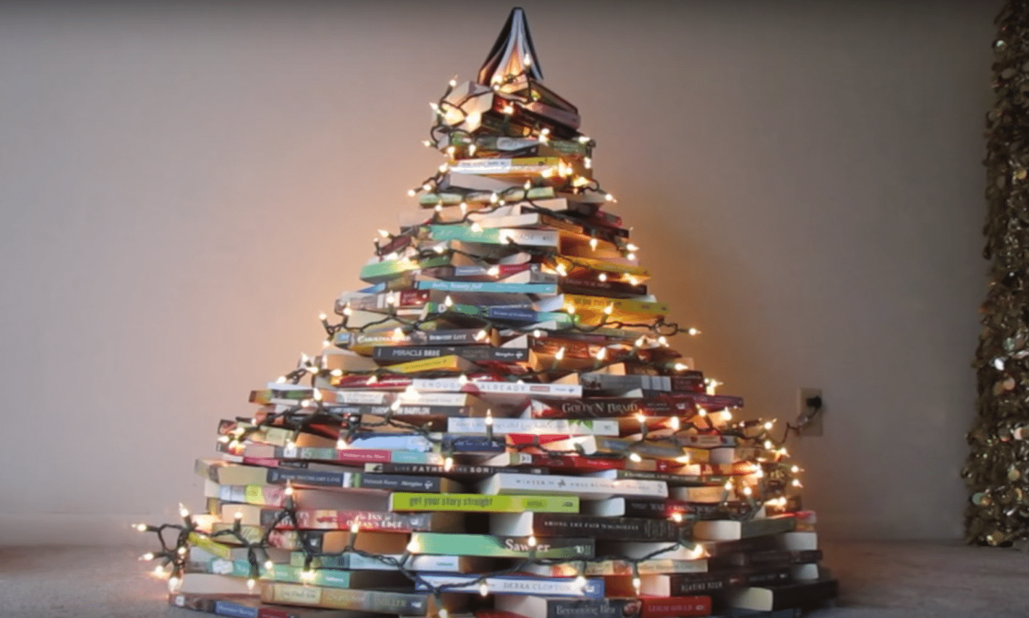 Christmas Trees Made Of Books Are A Literary Dream Come True - Simplemost