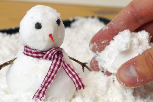 How To Make 2-Ingredient Fake Snow When You’re Missing The Real Thing