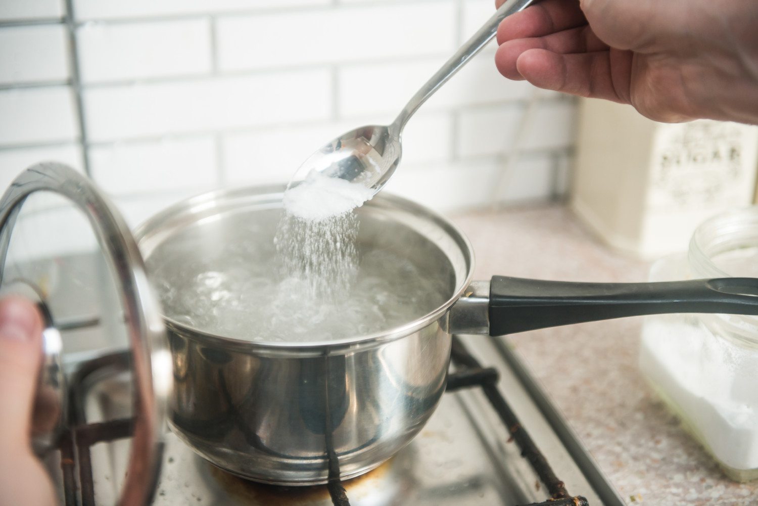 Does salt boil water faster