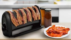 Bacon cooker with six slices of bacon cooking