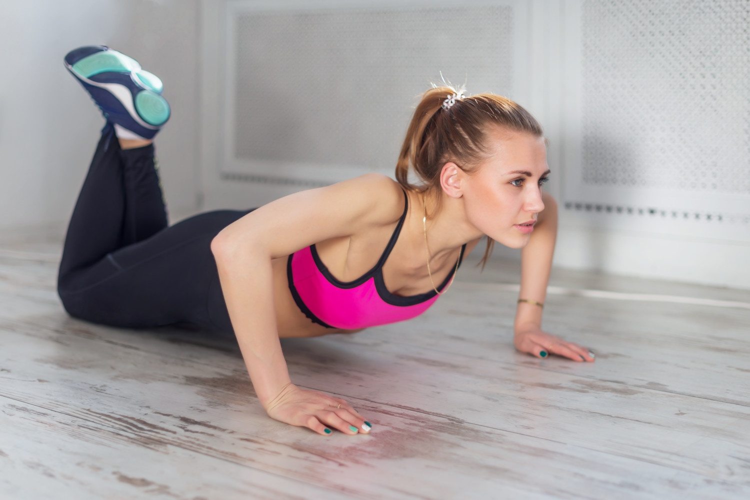 fitness athlete sportive woman sport model girl training crossfit doing push ups at home.