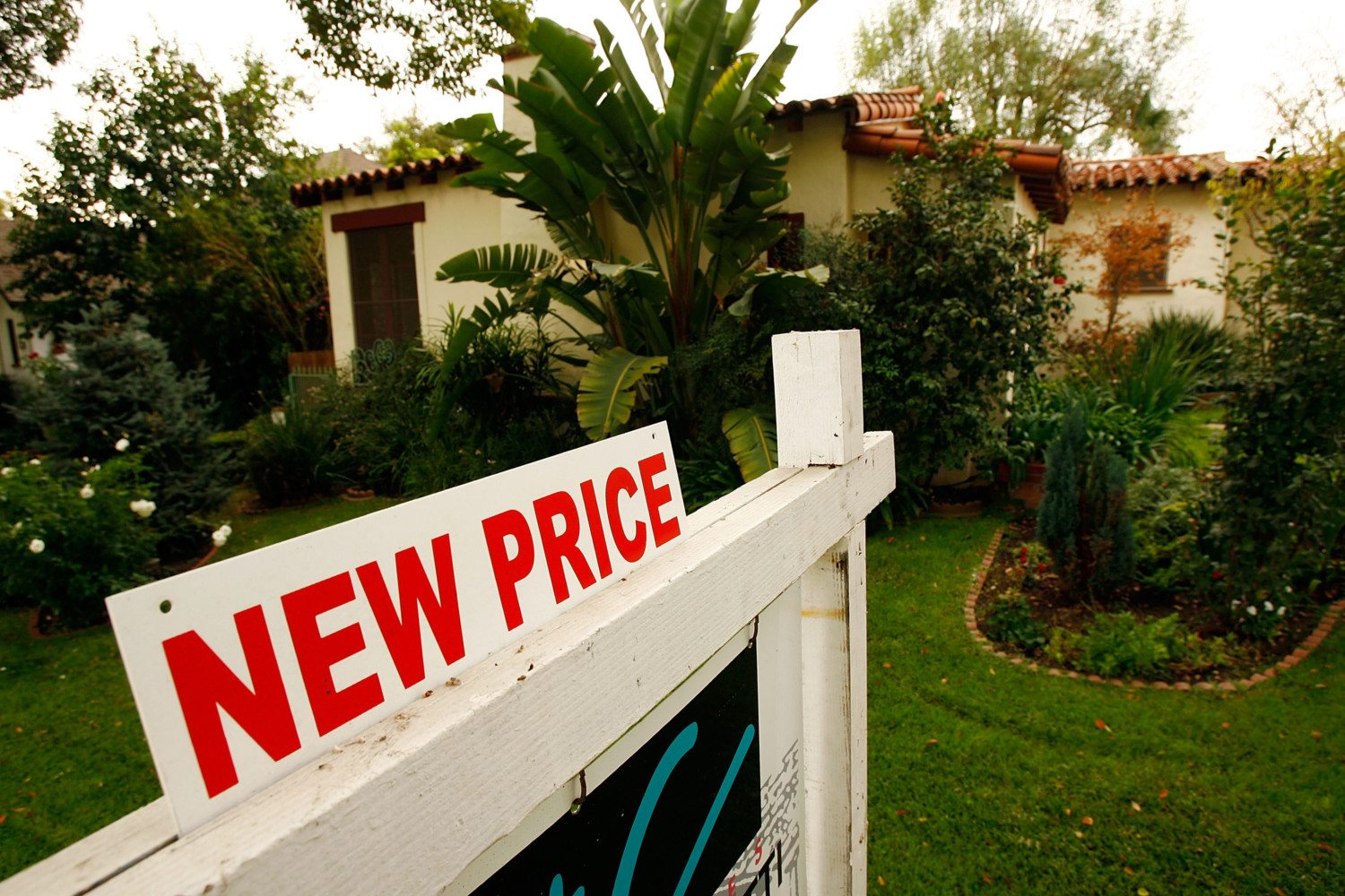 S&P Index Reports Record Drop In U.S. Home Prices