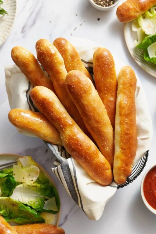 Olive Garden breadsticks from Handle the Heat