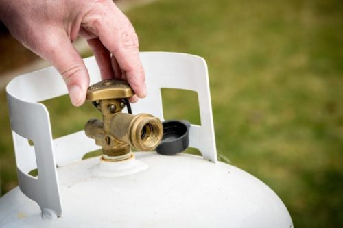 How To Check Your Grill’s Propane Level With Glass Of Water