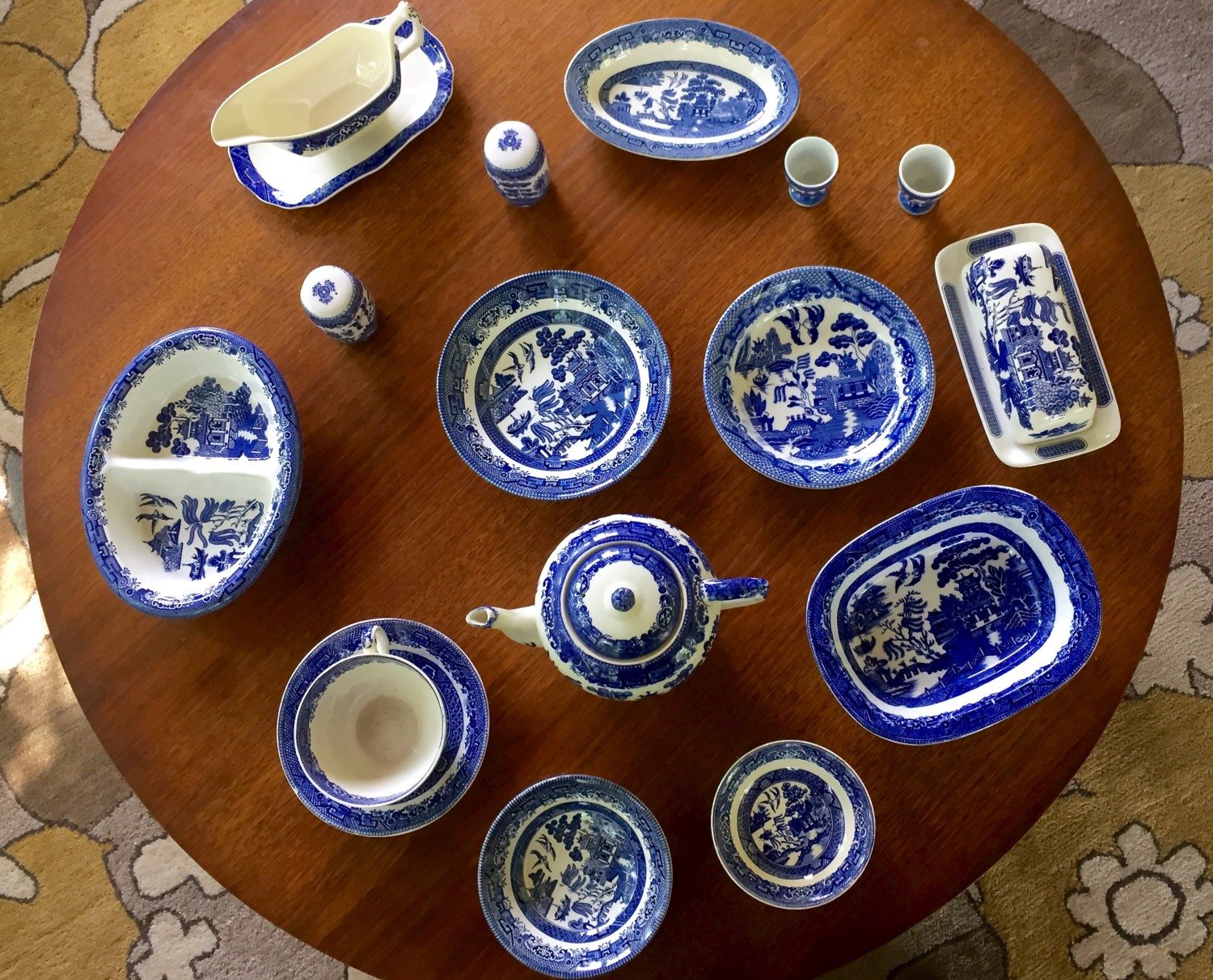 Here are 10 interesting facts about classic Blue Willow China that