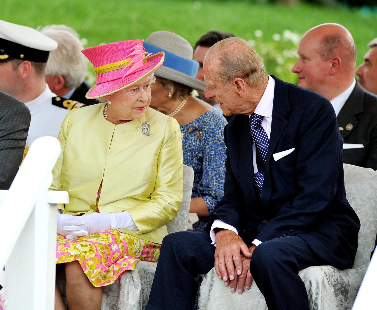 queen conversation photo