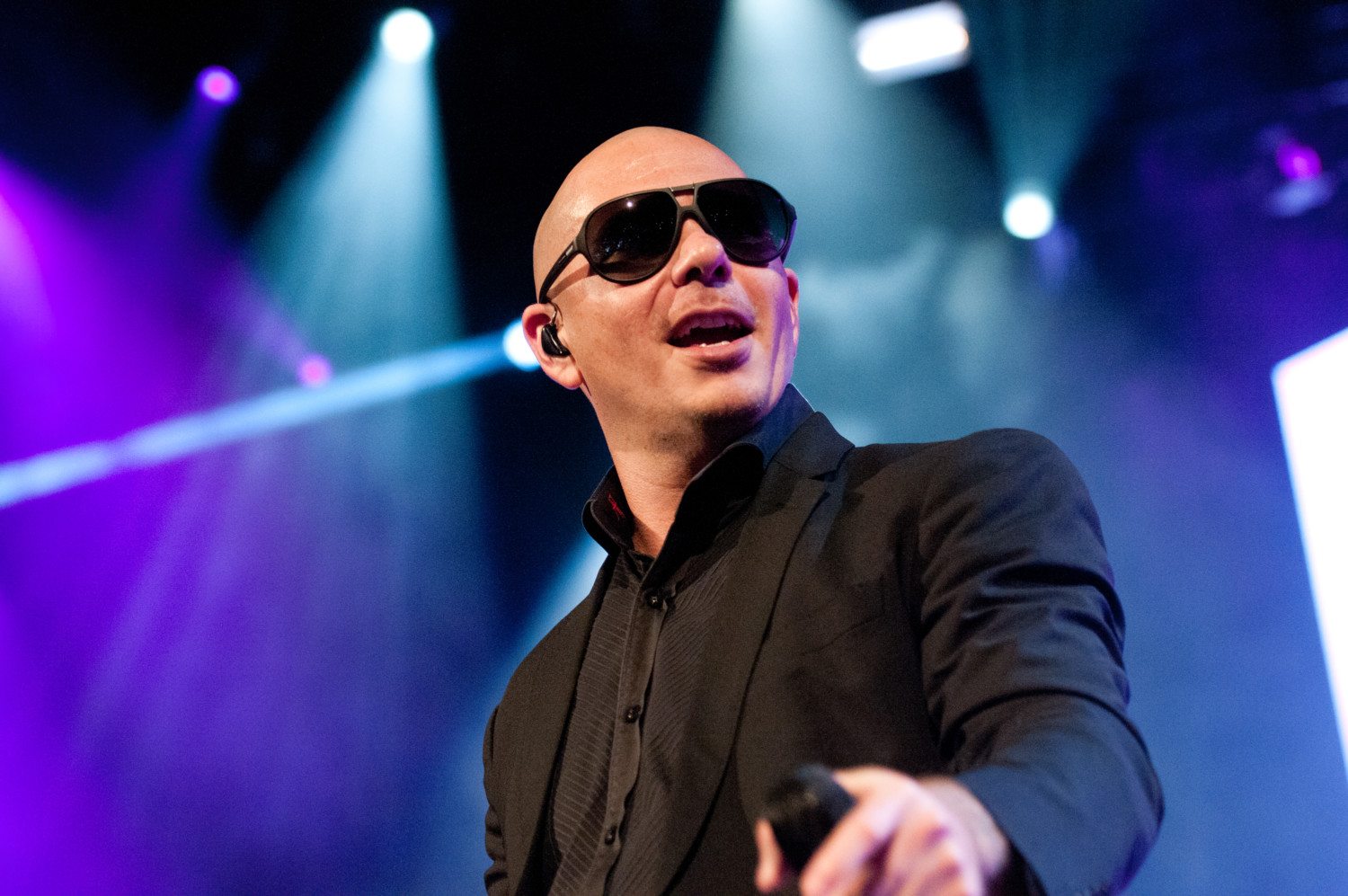Pitbull With Prince Royce And Jump Smokers In Concert