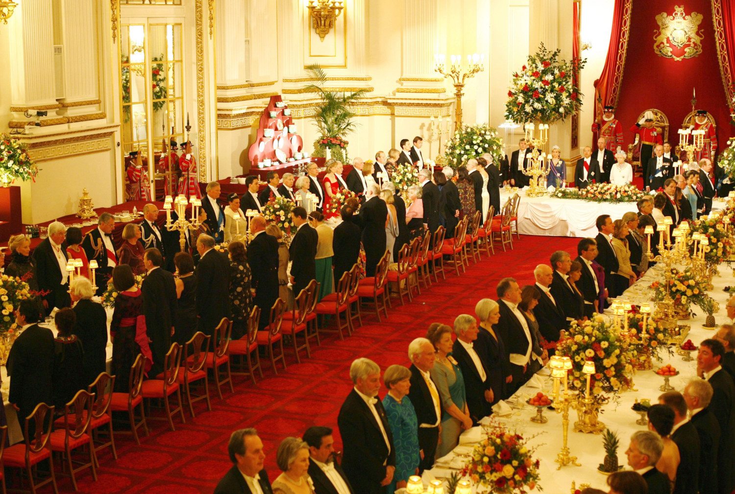 queen dining photo