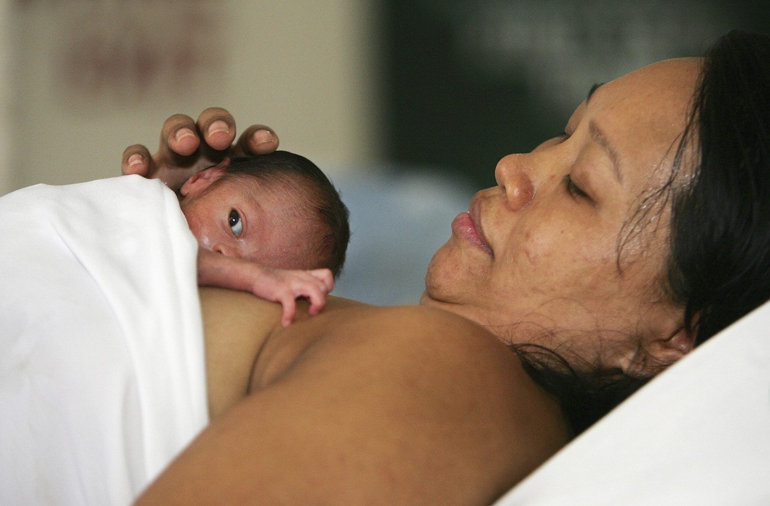 Maternity Hospital In Manila Deals With Overpopulation