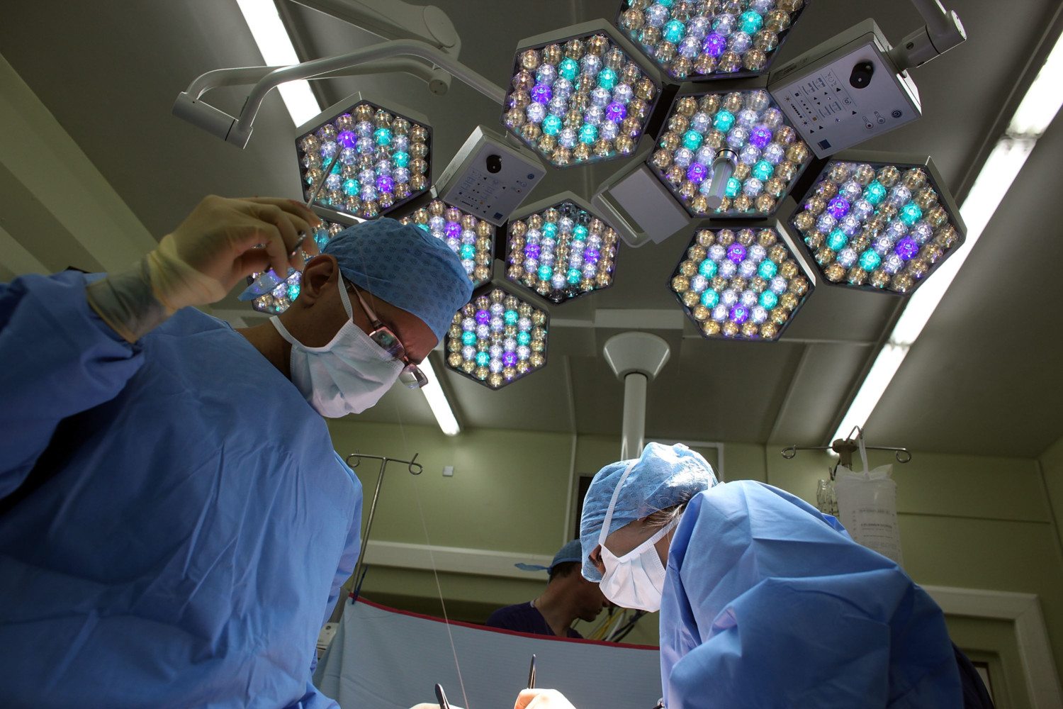 doctors perform surgery photo