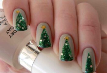 Christmas tree manicure