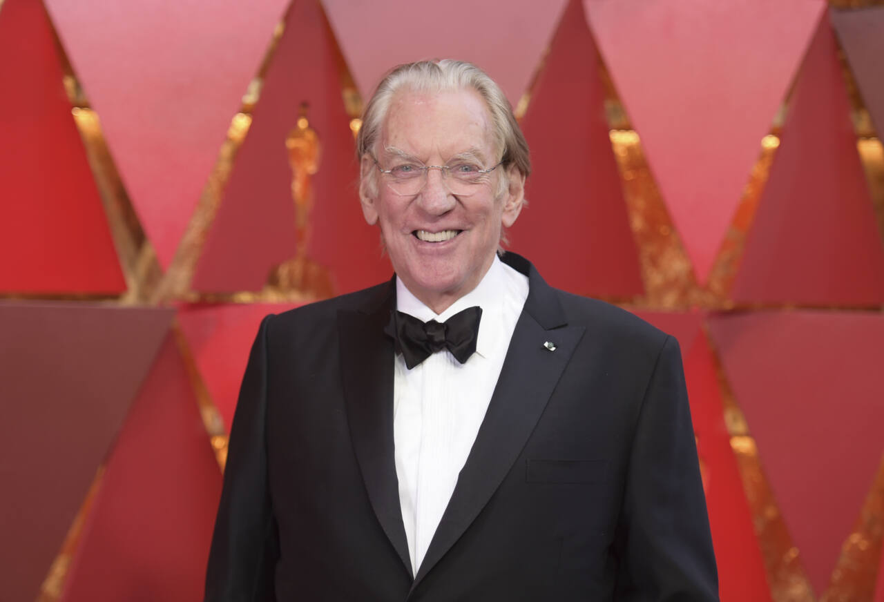 Donald Sutherland poses on the Oscars red carpet