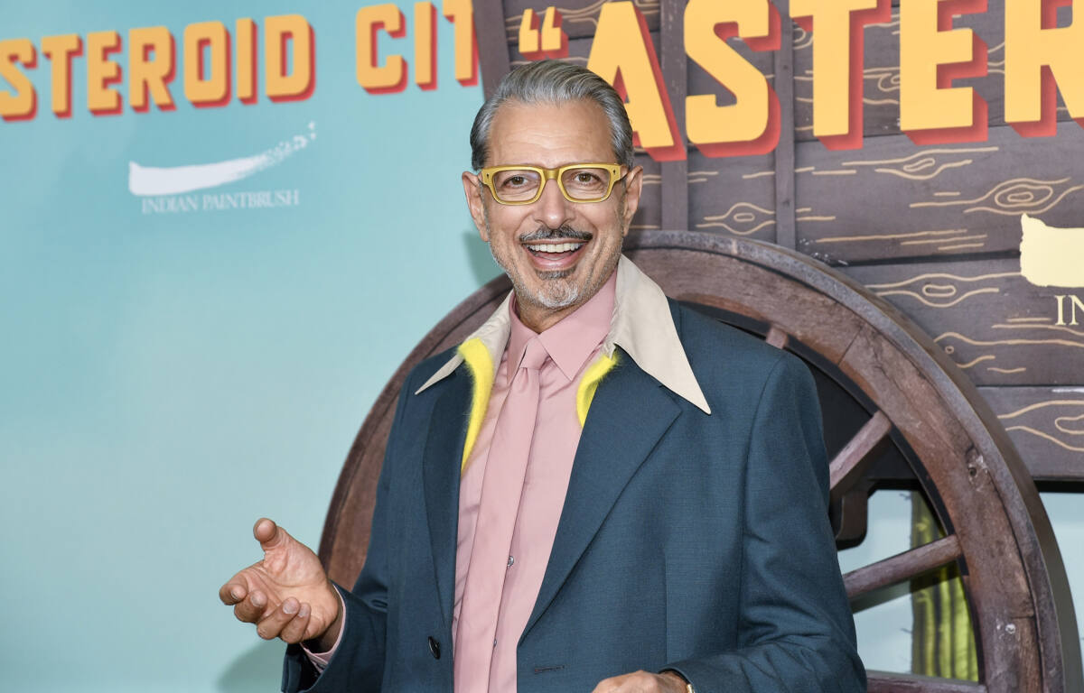 Actor Jeff Goldblum smiles at red carpet event