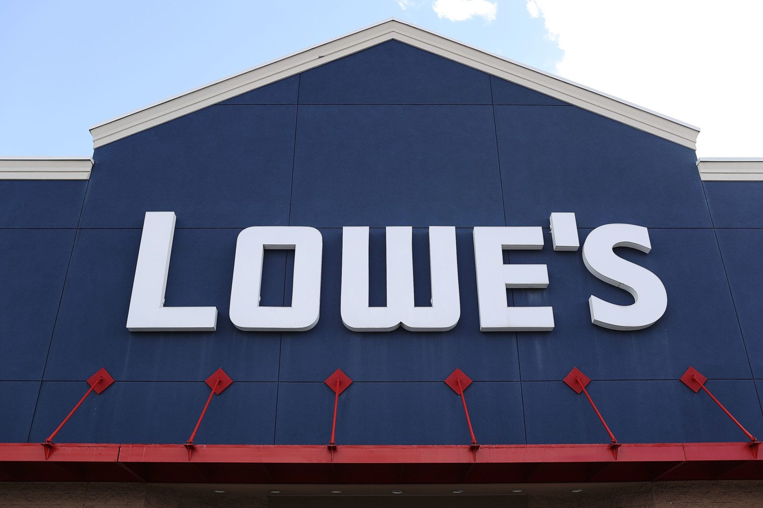 Lowe's Reports Rise In Earnings As Economy And Housing Market Strengthen