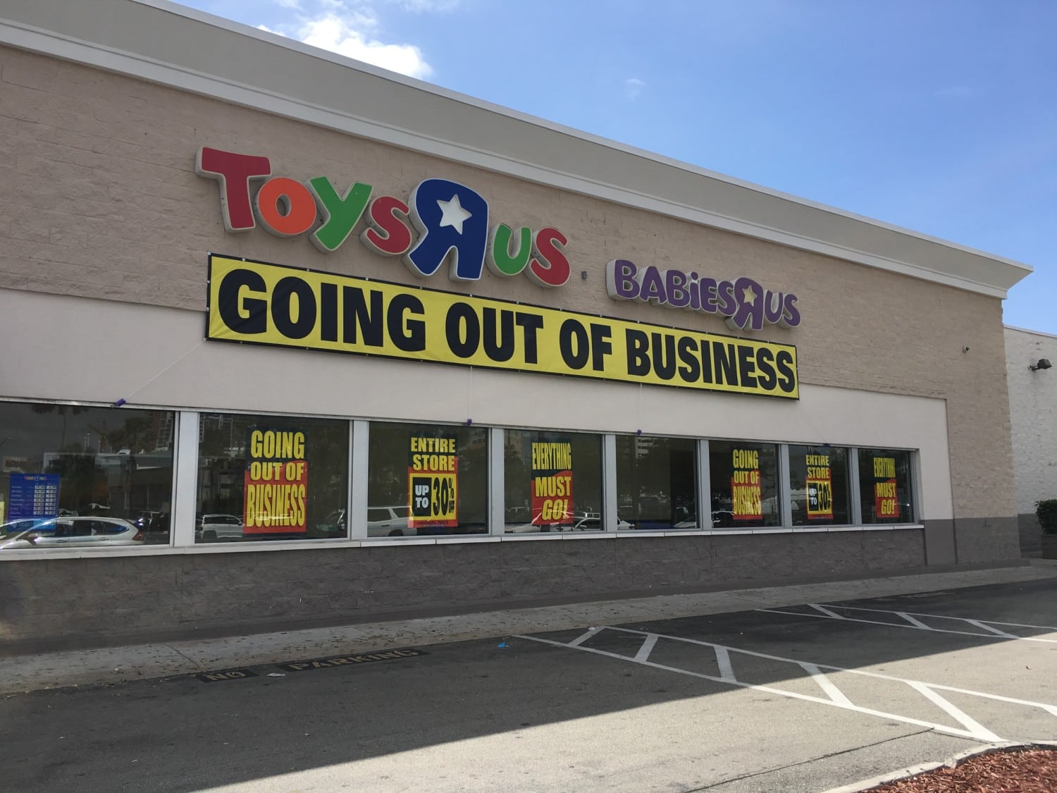 Toys R Us Going Out Of Business