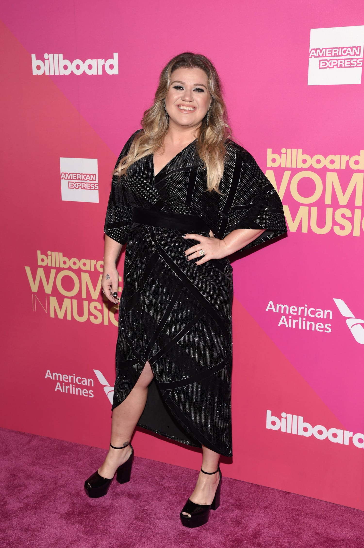 Kelly Clarkson opens up about the book that helped her lose weight