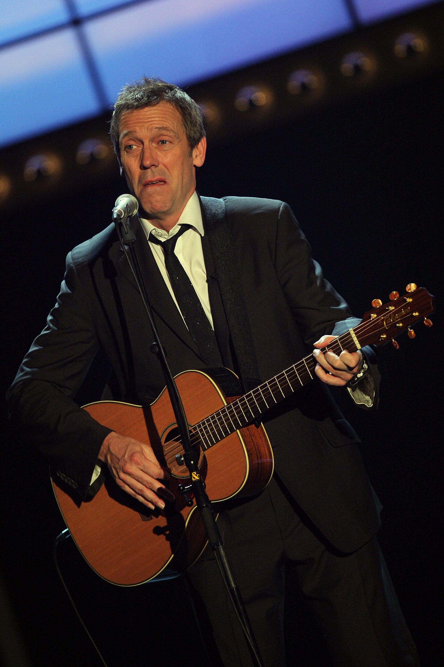 hugh laurie performs photo