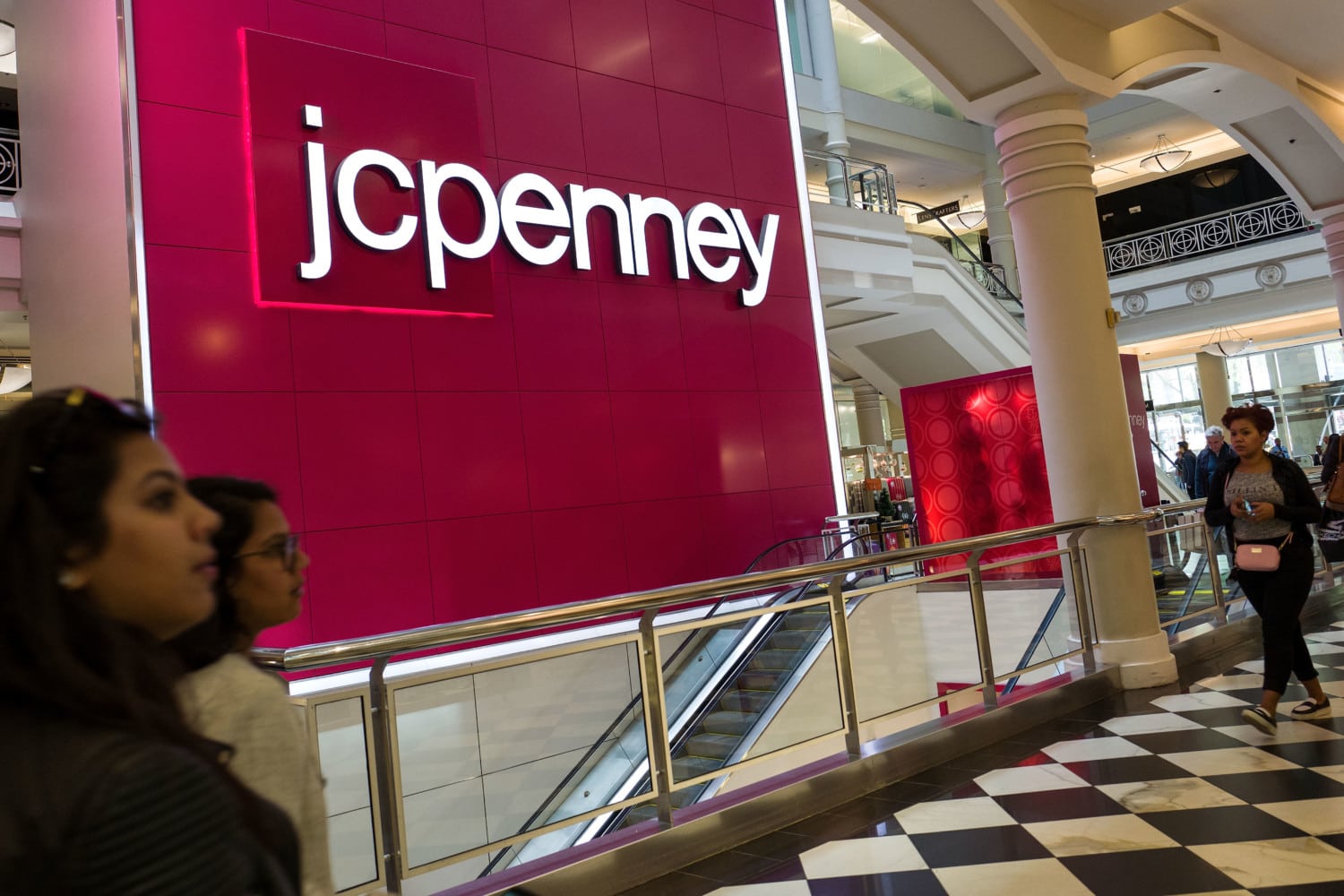 JC Penney Stock Plunges After Poor Q1 Earnings Report