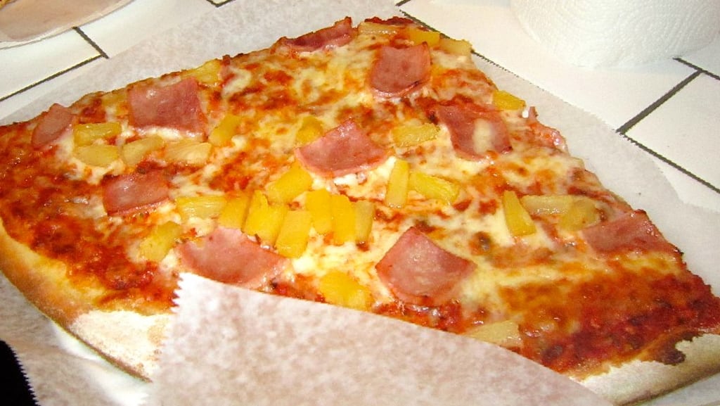 pineapple pizza photo