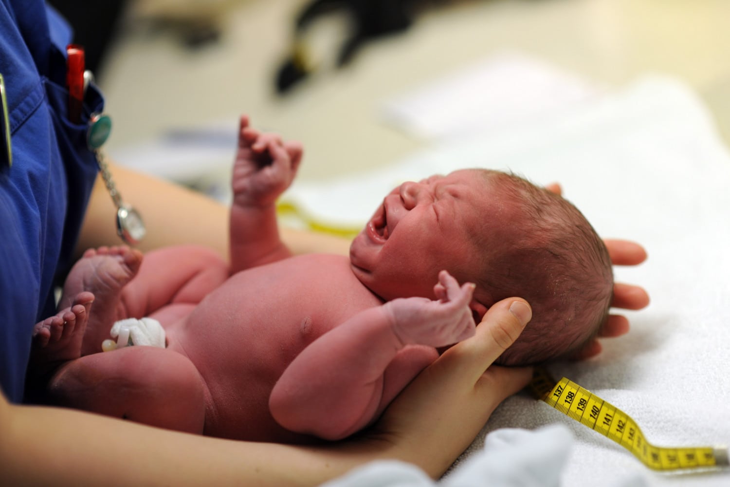 Geburt baby aus der scheide 💖 Ребенок наглотался околоплодны