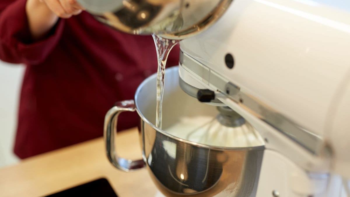 How to clean a stand mixer: in 5 easy steps