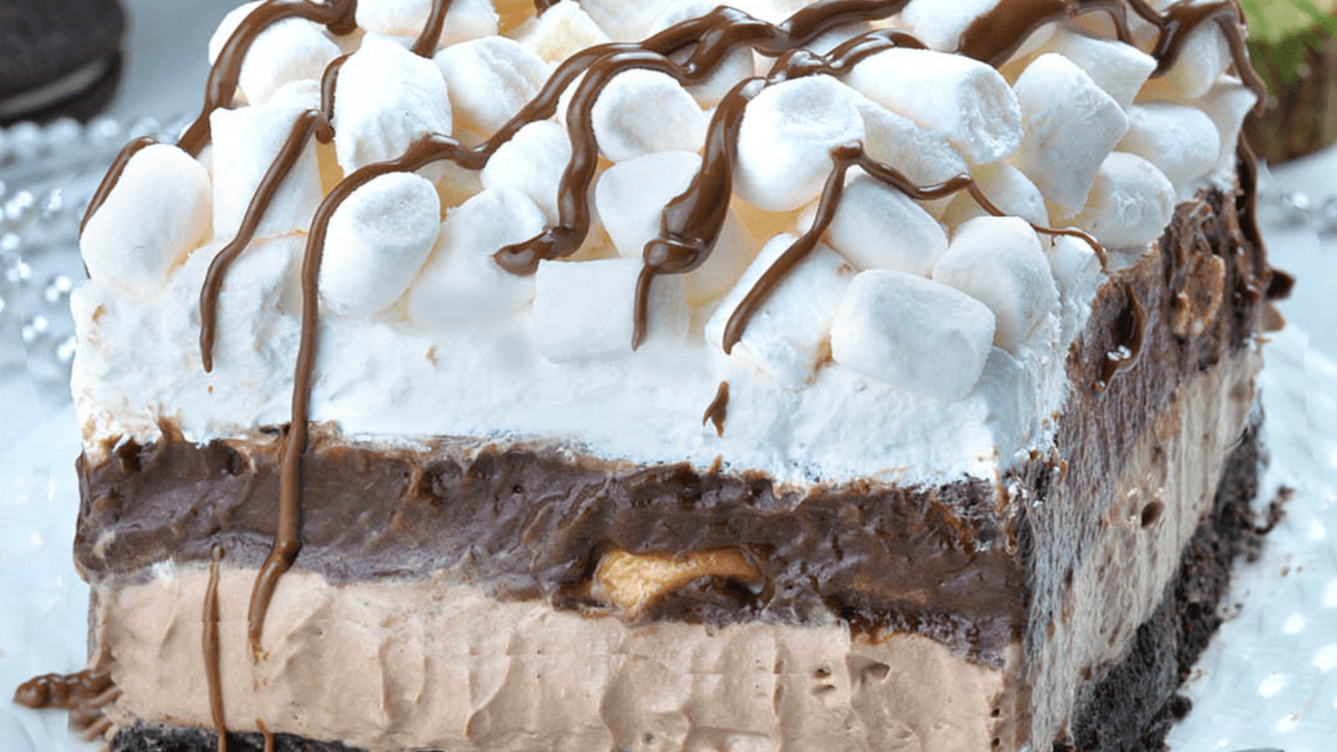 This Hot Chocolate Lasagna Will Be Your New Favorite Dessert.
