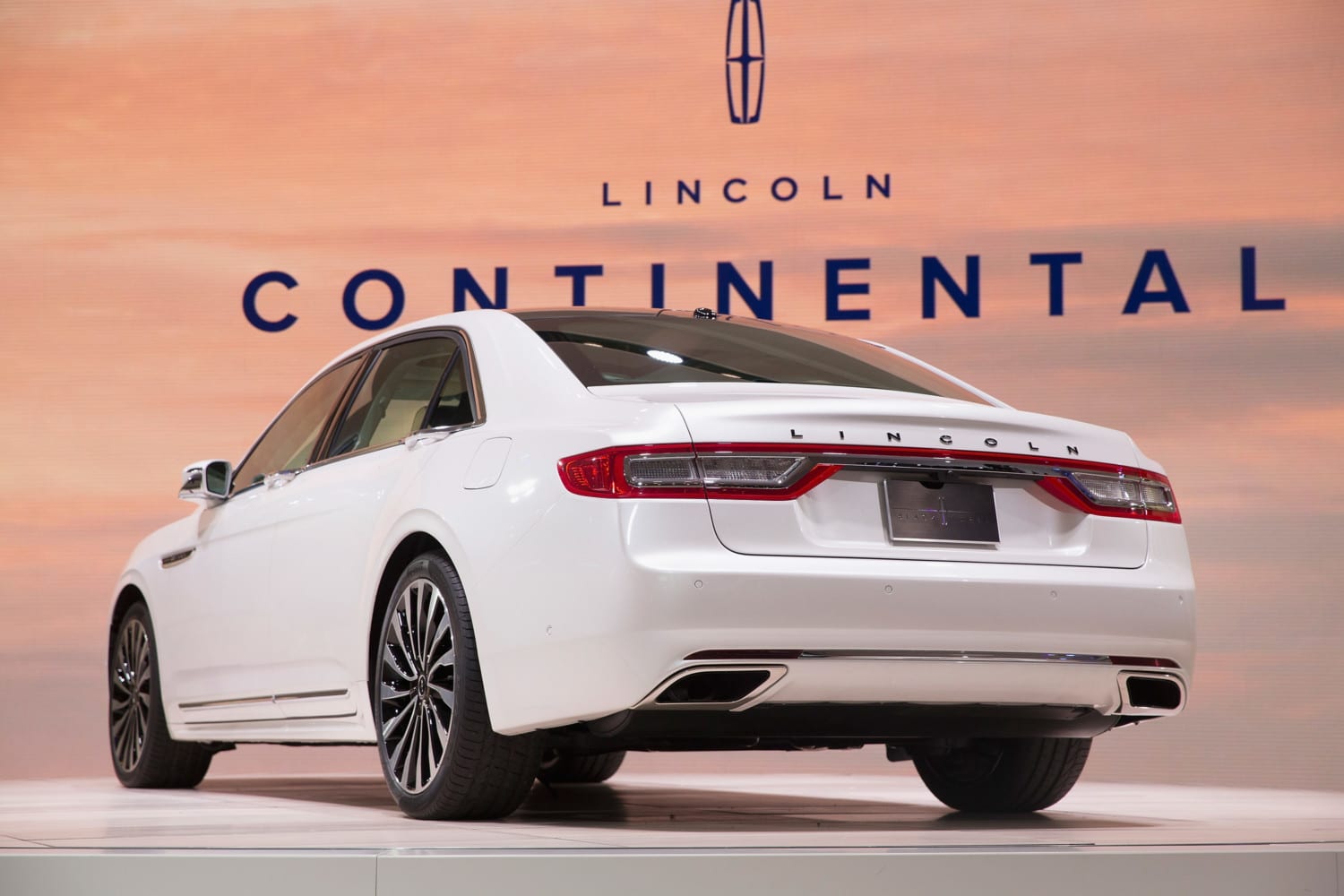 Lincoln Continental photo