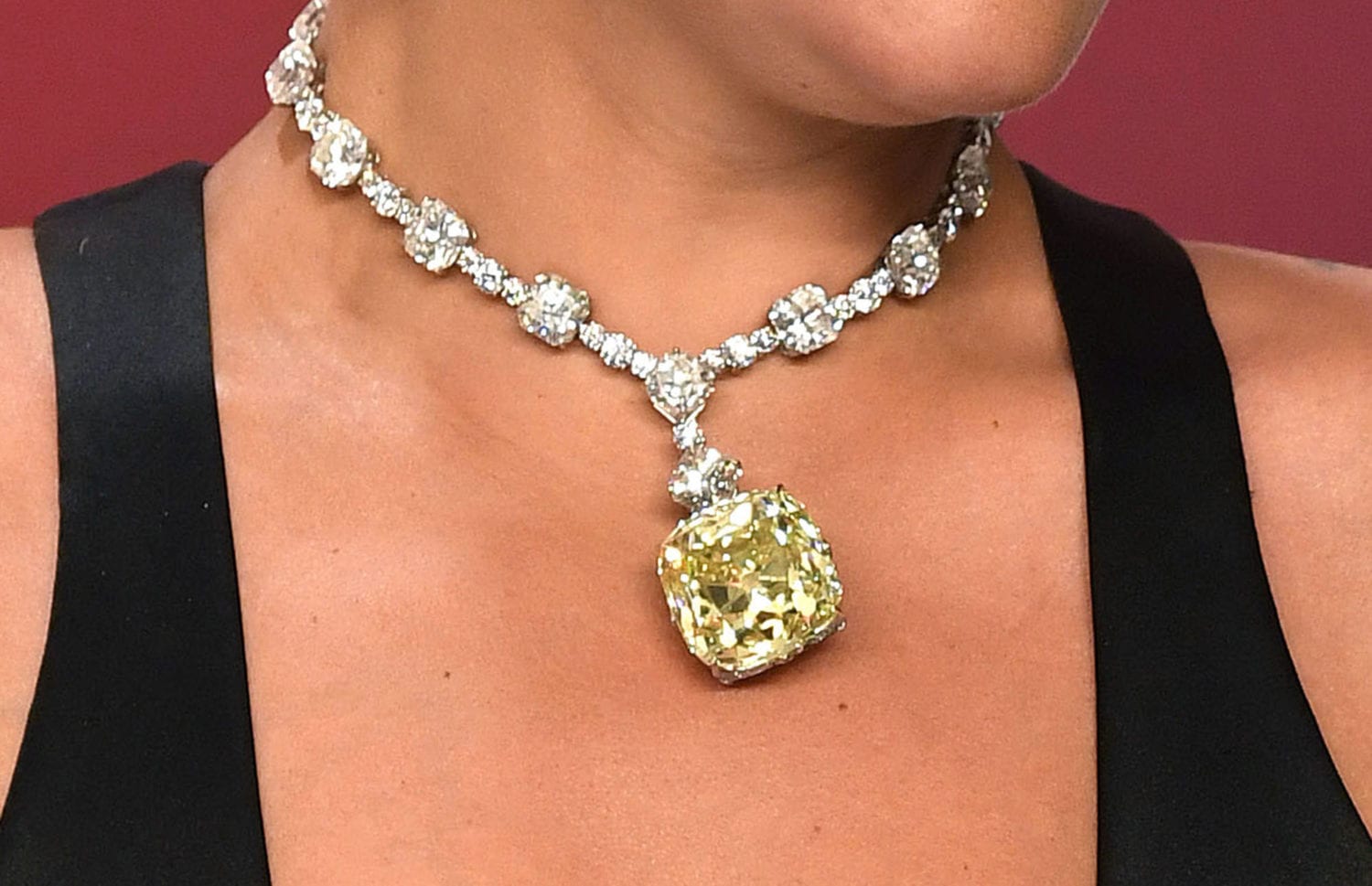 necklace lady gaga wore in a star is born