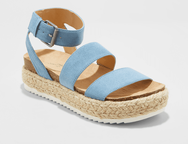 '90s-Era 'Tourist Sandals' Are Back In Style