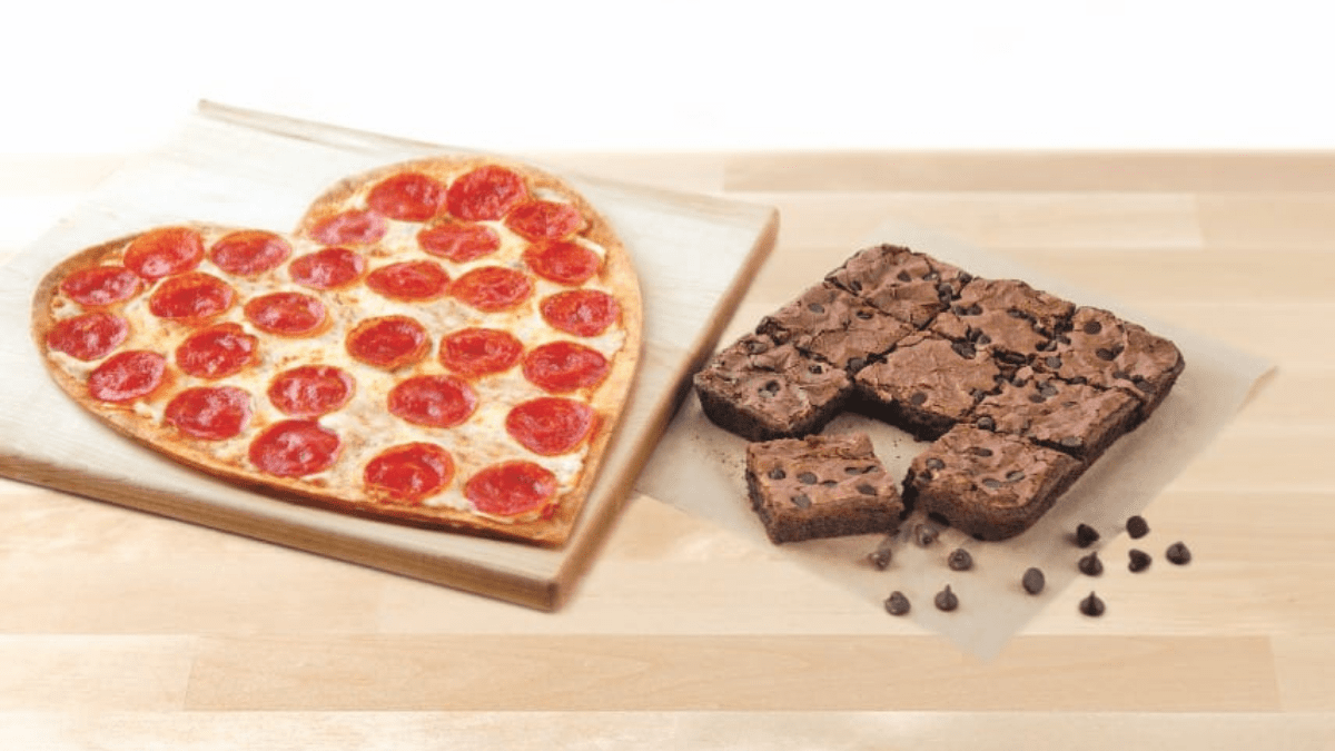 Heart-Shaped Pizza At Papa John's For Valentine's Day - Simplemost