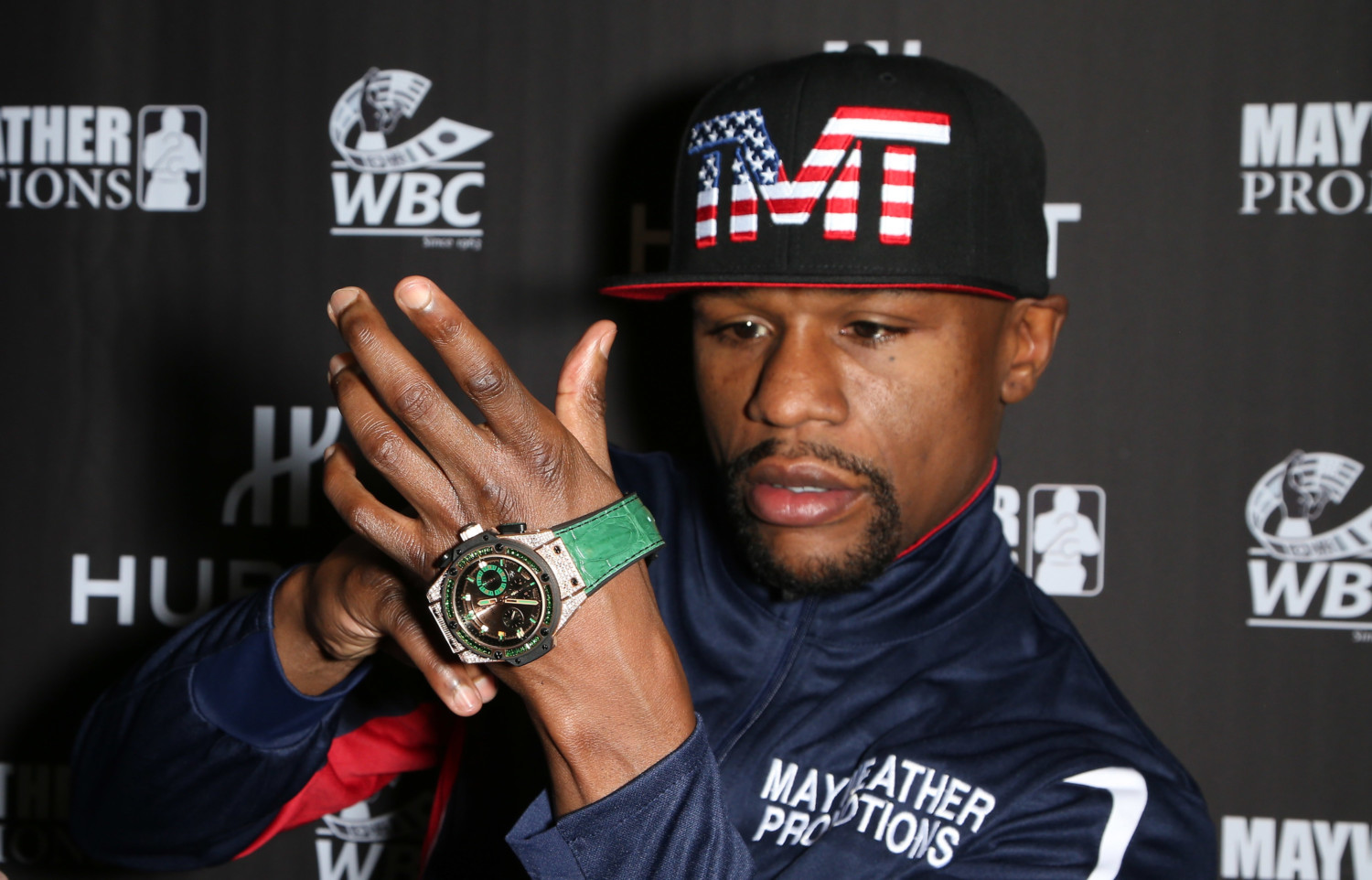 The story behind Floyd Mayweather's opulent fight-night look