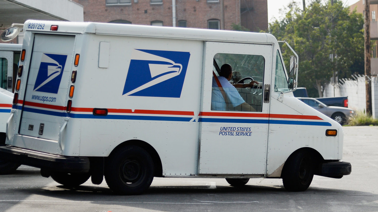 Postal Worker Finds 2 Missing Children On Mail Route