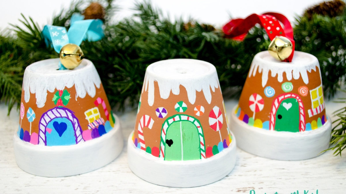 These gingerbread house ornaments are a fun DIY project for kids and ...