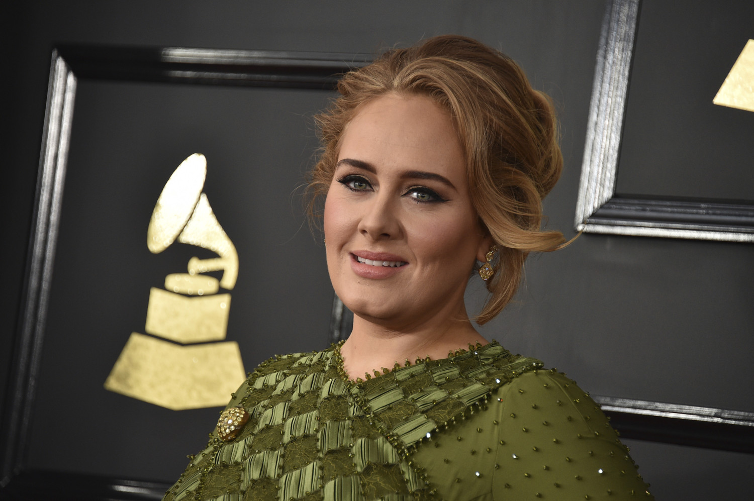 Adele arrives at 2017 Grammys