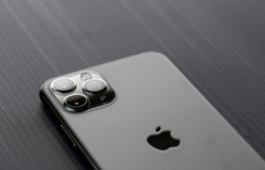 Apple Icon On The Back Of IPhone Is A Button - Simplemost