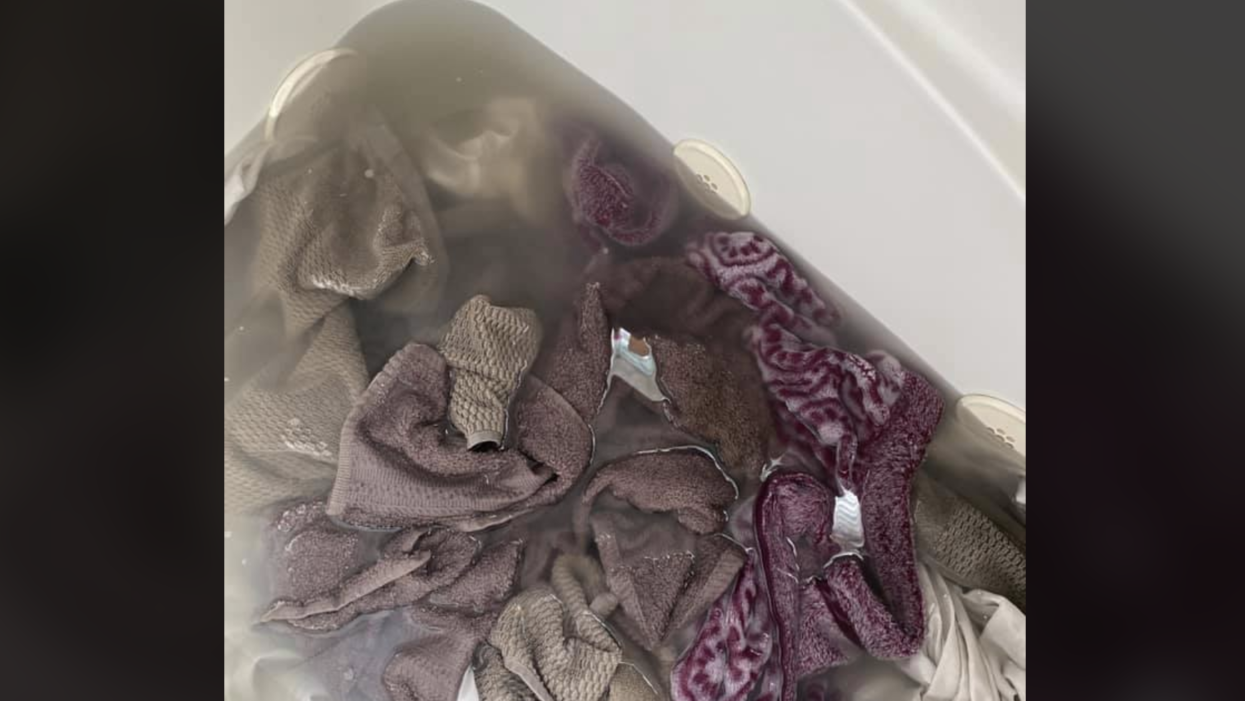 Laundry stripping trick for washing laundryin bathtub