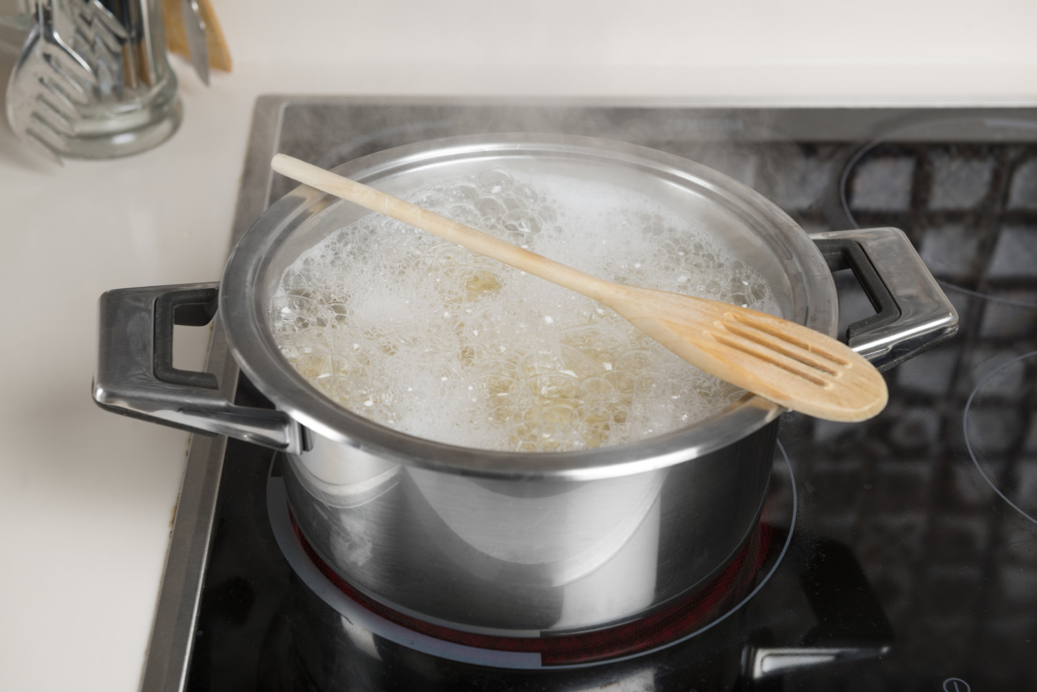 Why Wooden Spoon On Pot Stops Water From Boiling Over - Simplemost